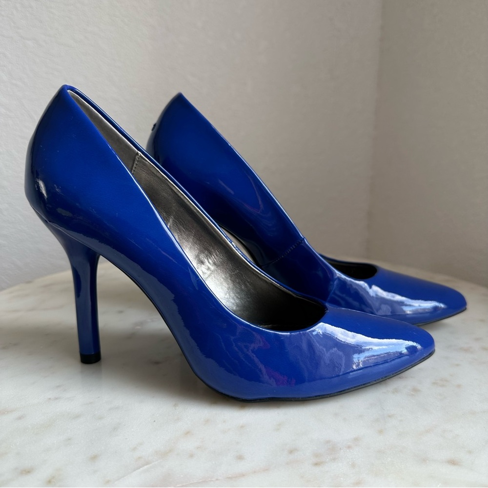 Bandolino 8ddoowop, brand new never worn, size 6.5. Has flaws and imperfections.